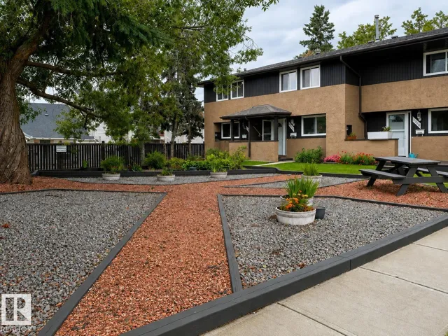 1704 37 ST NW, Edmonton, Alberta T6L2R7