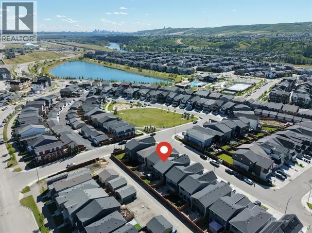 147 Royston Rise NW, Calgary, Alberta T3L0K2