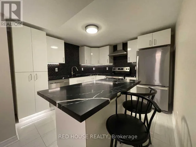 LOWER - 69 SIMPSON ROAD, Newmarket (Central Newmarket), Ontario L3Y5E5