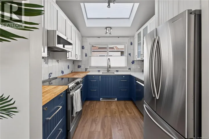 8 947 Caledonia Ave, Victoria, British Columbia V8T1E8