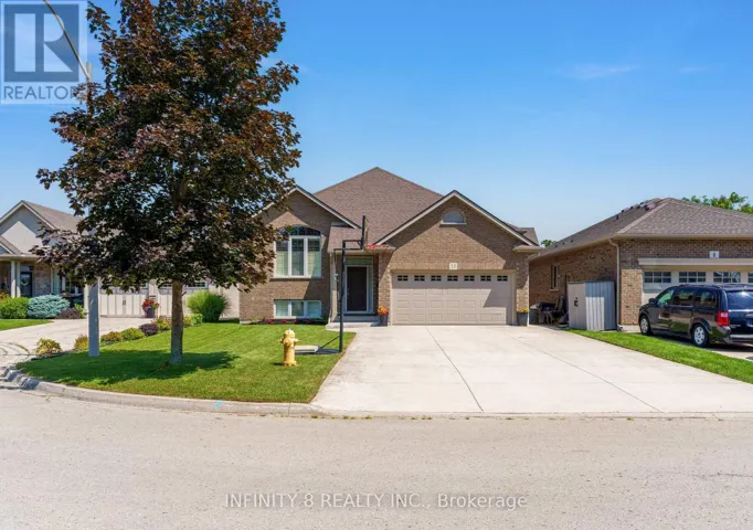 10 SAPPHIRE COURT, St. Catharines (Lakeshore), Ontario L2M0A4