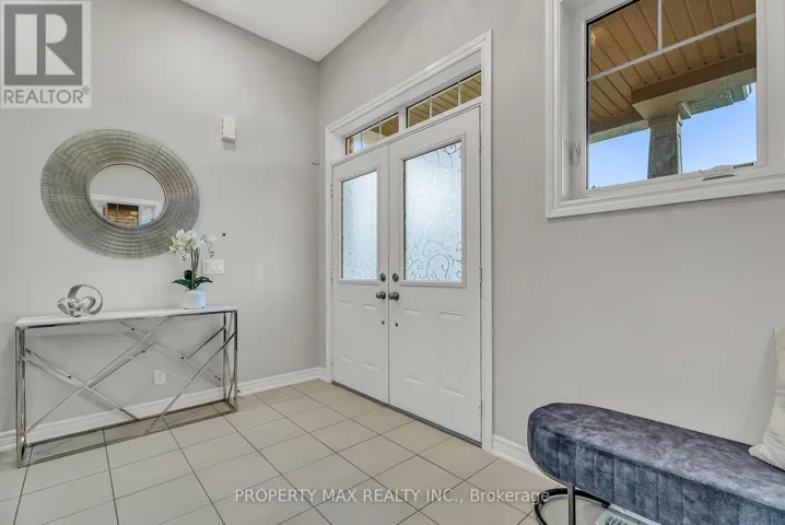 40 BRITANNIA AVENUE E, Oshawa (Windfields), Ontario L1L0C1