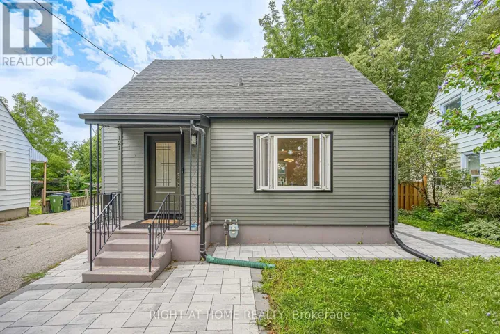 121 HEARST CIRCLE, Toronto (Brookhaven-Amesbury), Ontario M6M2V4