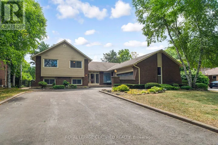 14 BROOMFIELD COURT, Brampton (Snelgrove), Ontario L6Z1T5