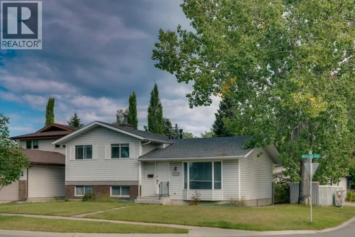703 Woodpark Boulevard SW, Calgary, Alberta T2W3M9