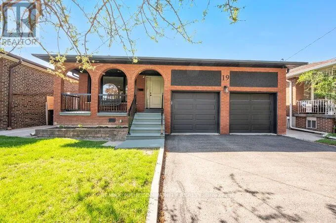 19 HAMER BOULEVARD, Toronto (Kingsview Village-The Westway), Ontario M9R4A8