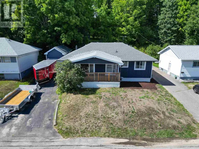 44 Axmith AVE, Elliot Lake, Ontario P5A1B7