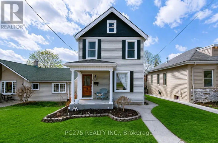 92 WALNUT STREET, Brant (Paris), Ontario N3L2J7