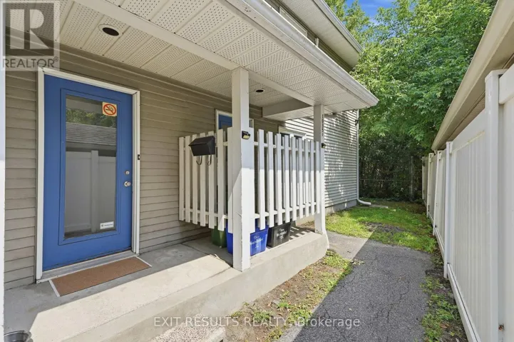 13 - 1035 CUMMINGS AVENUE E, Ottawa, Ontario K1J9K6