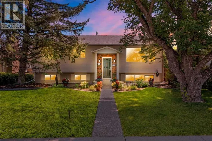 228 Nottingham Road NW, Calgary, Alberta T2K5N5