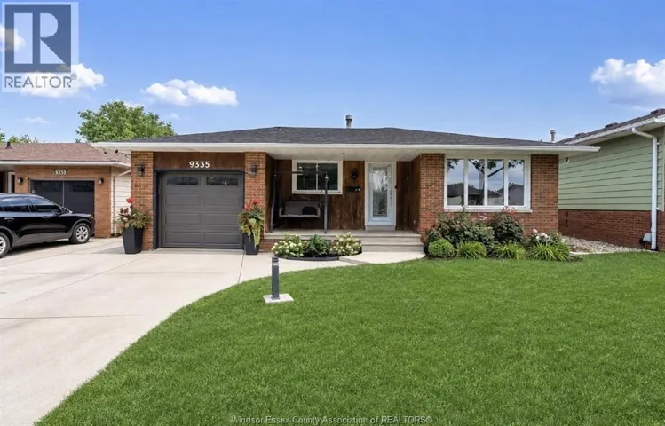 9335 ESPLANADE, Windsor, Ontario N8R1J3