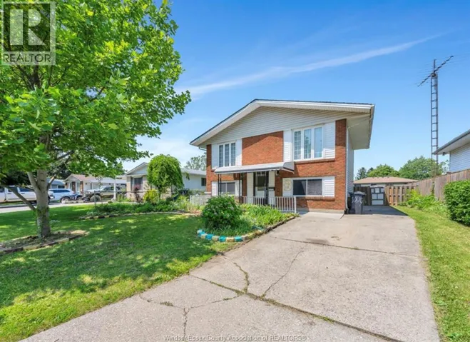 10670 LAMBETH ROAD, Windsor, Ontario N8R1C9