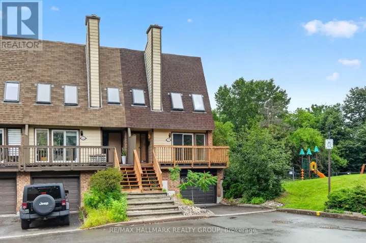 1427 FORGE STREET, Ottawa, Ontario K1T2V2