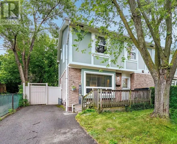 37 SALISBURY CIRCLE, Brampton (Brampton North), Ontario L6V2Z4