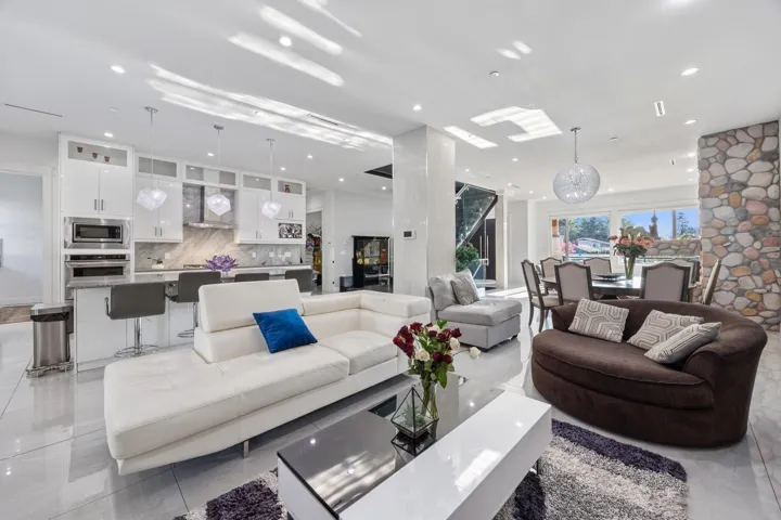 10088 121 STREET, Surrey, British Columbia V3V4K5