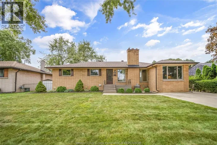 2675 MARK AVENUE, Windsor, Ontario N9E2W4