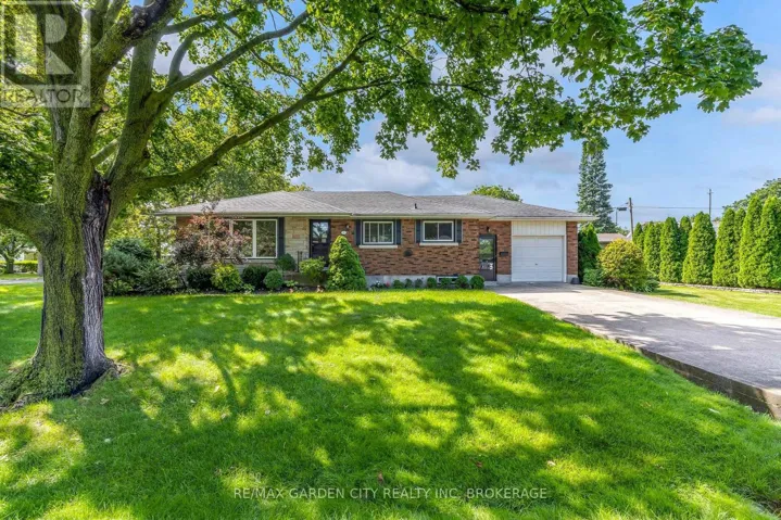 4 REGINA AVENUE, St. Catharines (Bunting/Linwell), Ontario L2M3G6