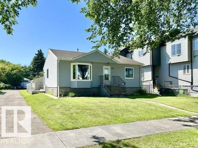 9743 65 AV NW, Edmonton, Alberta T6E0K5