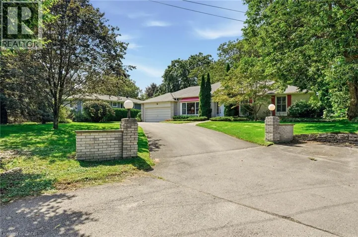 359 LARK Avenue, Burlington, Ontario L7T2T1
