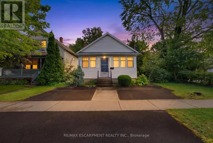 22 MILDRED AVENUE, St. Catharines (Port Weller), Ontario L2R6J1