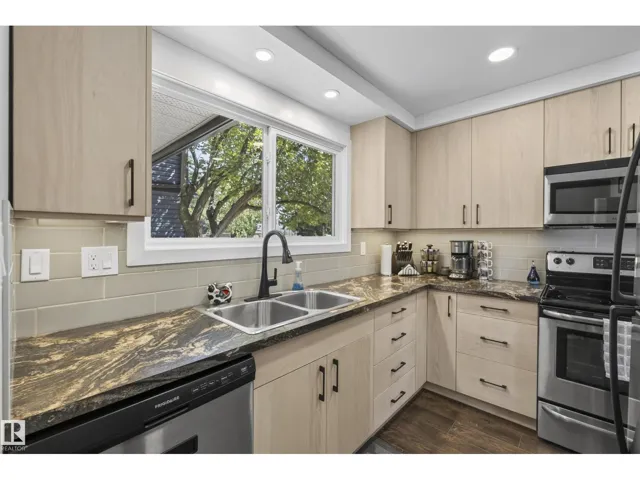 3522 42 ST NW, Edmonton, Alberta T6L5A1