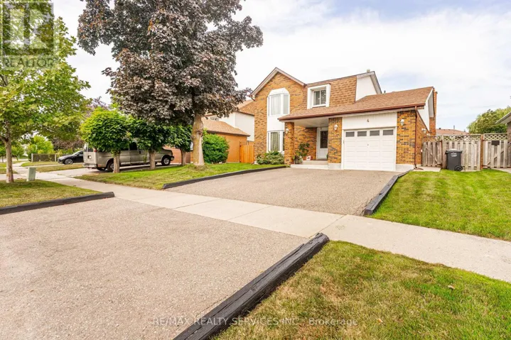 4 MARKHAM STREET, Brampton (Central Park), Ontario L6S2X7