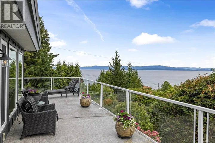 372 Crescent Rd W, Qualicum Beach, British Columbia V9K1J7