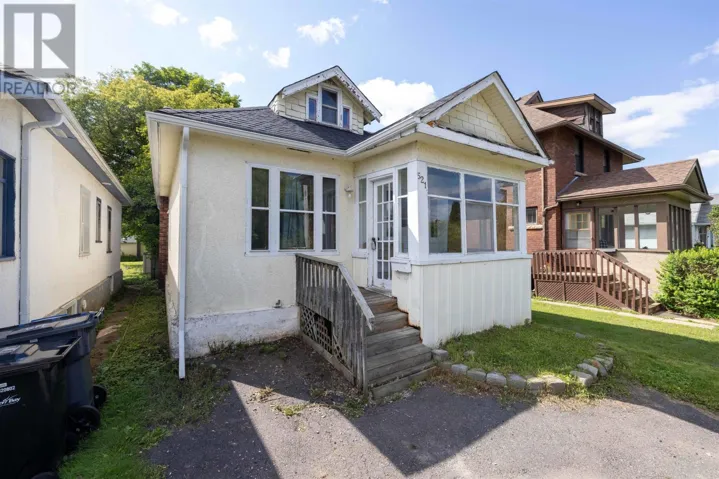 521 Vickers ST S, Thunder Bay, Ontario P7E1K1