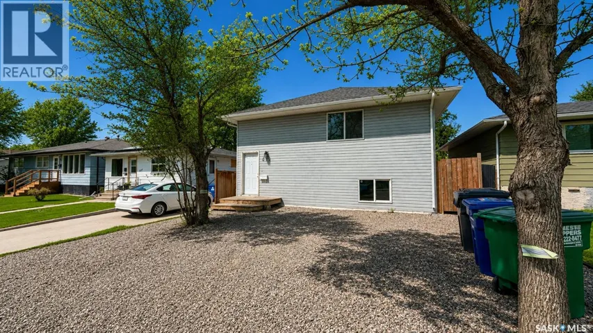 215 V AVENUE N, Saskatoon, Saskatchewan S7L3E5