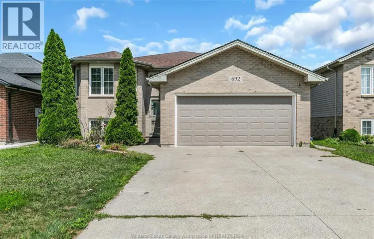 692 DYNASTY, Windsor, Ontario N9G2X9