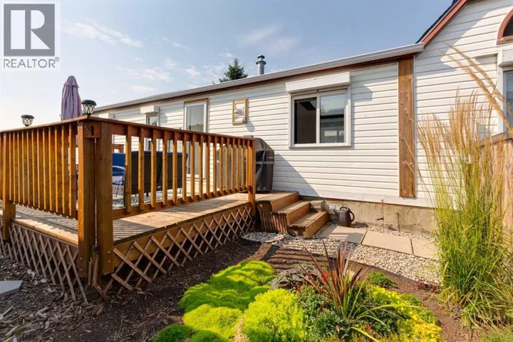 25 Erin Woods Circle SE, Calgary, Alberta T2B3C9