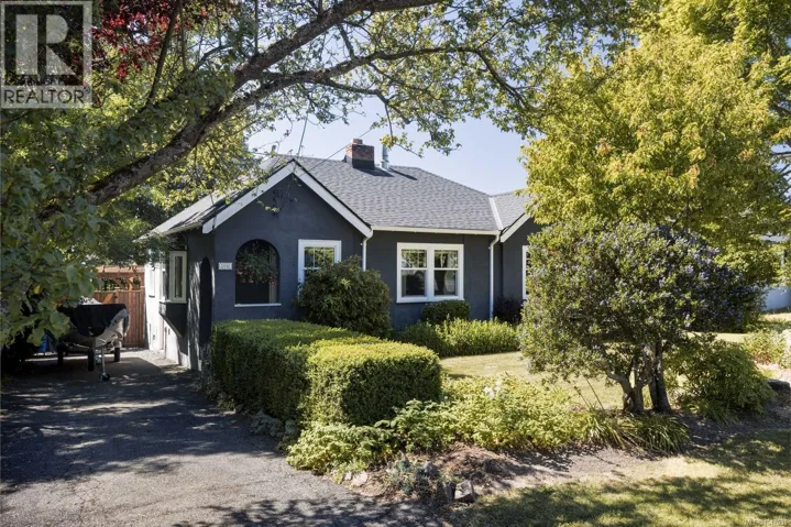 3110 Frechette St, Saanich, British Columbia V8P4N5