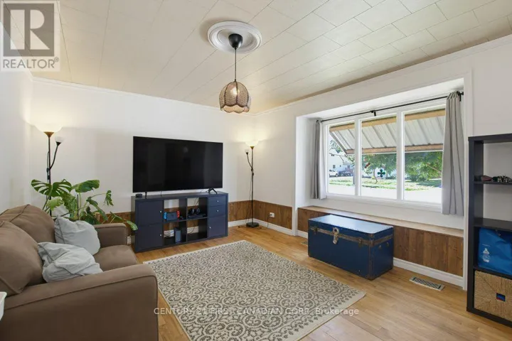 3 PARKSIDE DRIVE, St. Thomas, Ontario N5R3T8