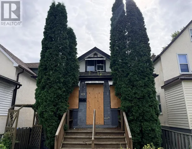 216 Rowand ST, Thunder Bay, Ontario P7C2P4