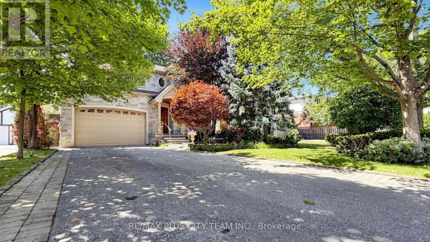 50 BONNYVIEW DRIVE, Toronto (Stonegate-Queensway), Ontario M8Y3G6
