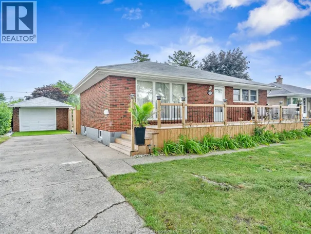 3226 WOODLAWN AVENUE, Windsor, Ontario N8W2J2