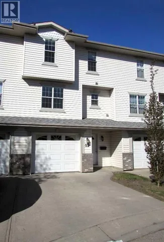 15 Kerry Wood Mews, Red Deer, Alberta T4N7B8