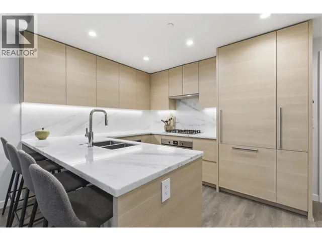308 308 MORRISSEY ROAD, Port Moody, British Columbia V3H0M2