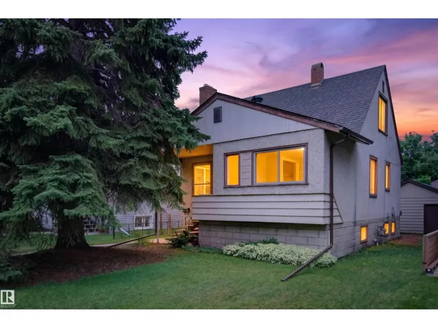 9026 92 ST NW, Edmonton, Alberta T6C3R2