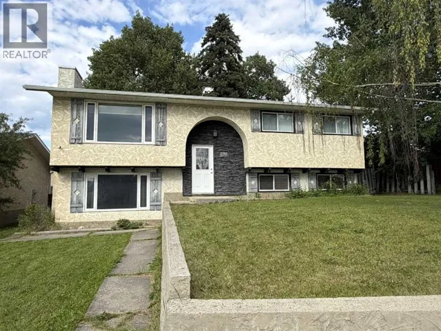 298 Mountain Street, Hinton, Alberta T7V1M4