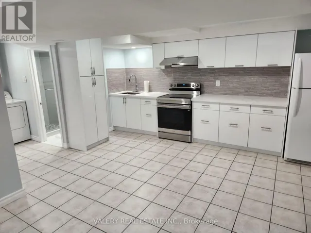 28 ILES STREET N, Ajax (Central West), Ontario L1T3V4