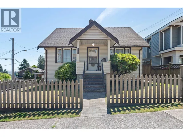454 ELMER STREET, New Westminster, British Columbia V3L4M5