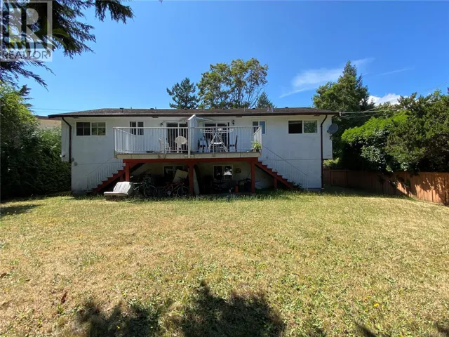 3995 Shelbourne St, Saanich, British Columbia V8N3E1