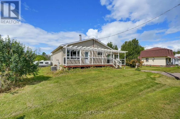 550 GIROUX STREET, Pembroke, Ontario K8A4G5