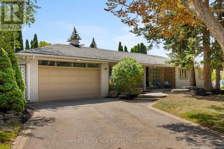 215 EDENBRIDGE DRIVE, Toronto (Edenbridge-Humber Valley), Ontario M9A3G9