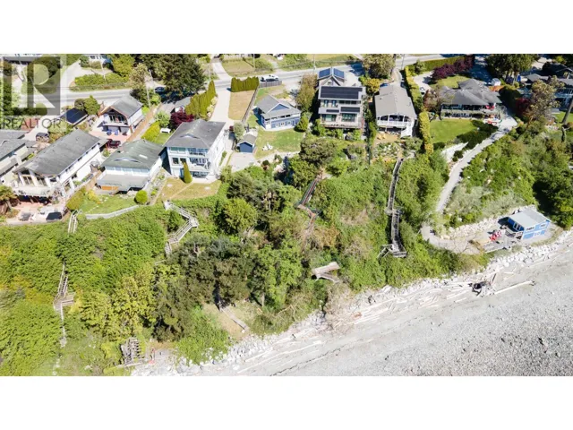 6221 SUNSHINE COAST HIGHWAY, Sechelt, British Columbia V7Z0M1