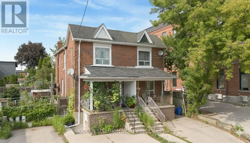 2 ROCKWELL AVENUE, Toronto (Weston-Pellam Park), Ontario M6N1N3