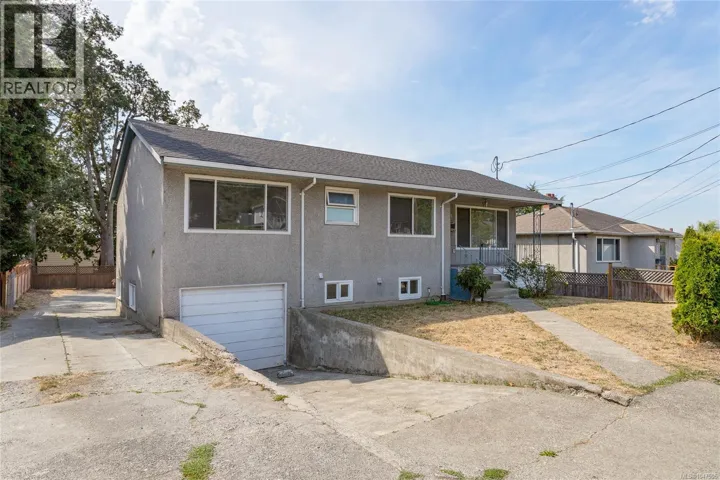941 McKenzie Ave, Saanich, British Columbia V8X3G8