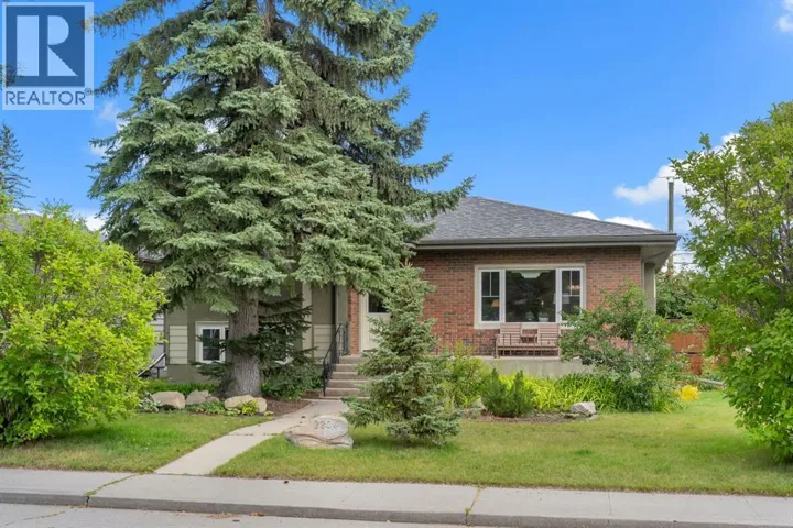 2204 Halifax Crescent NW, Calgary, Alberta T2M4C9