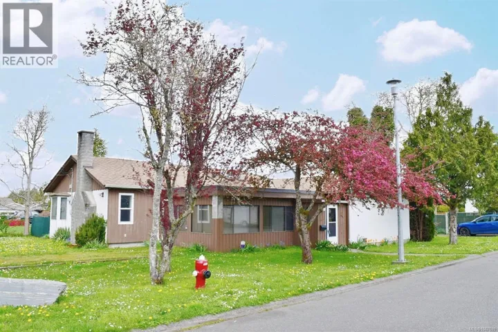 4037 Cumberland Rd, Saanich, British Columbia V8X2E7